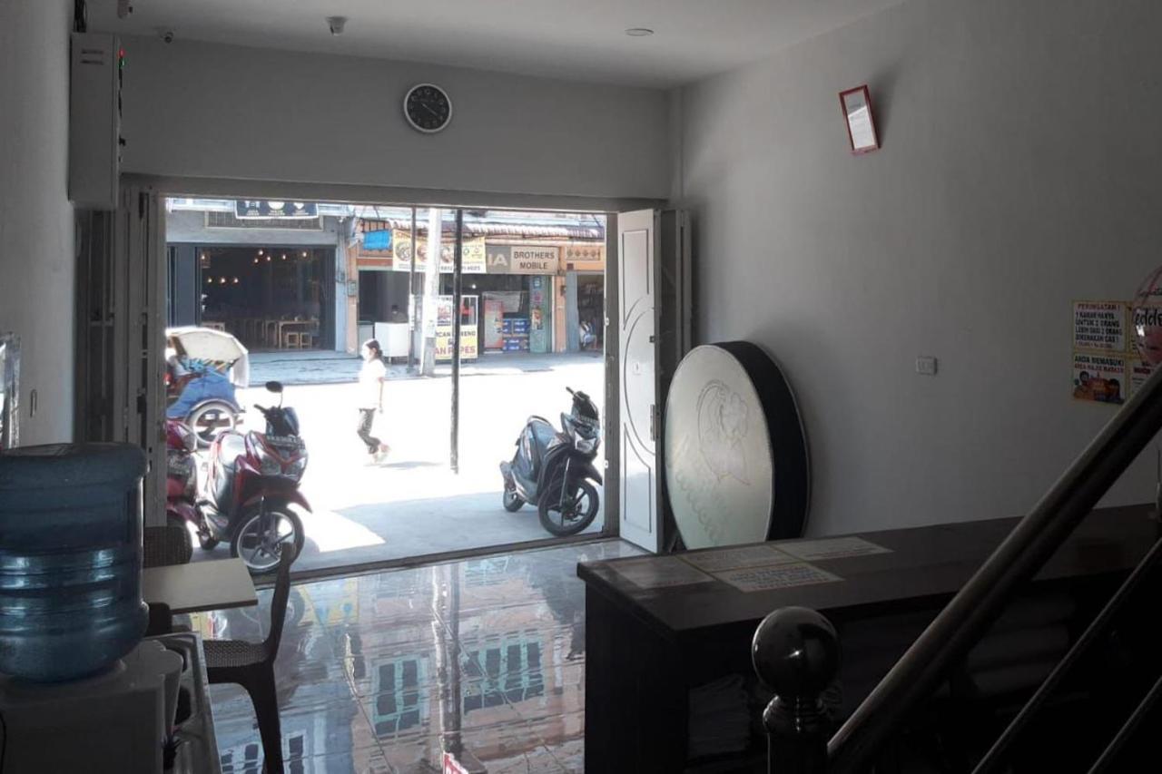 Hotel Reddoorz @ Jalan Wahidin Medan Exterior foto