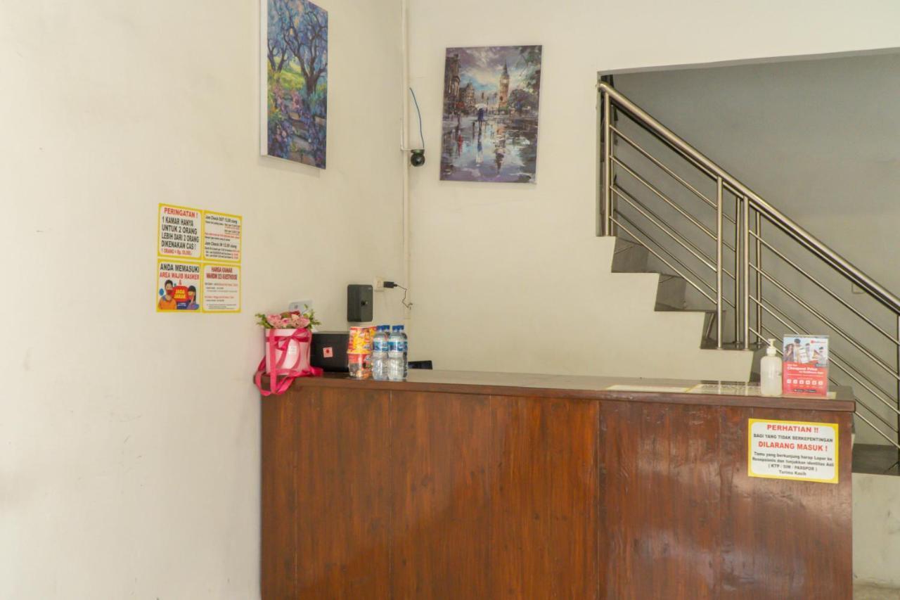 Hotel Reddoorz @ Jalan Wahidin Medan Exterior foto