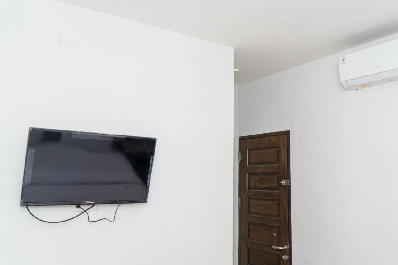 Hotel Reddoorz @ Jalan Wahidin Medan Exterior foto