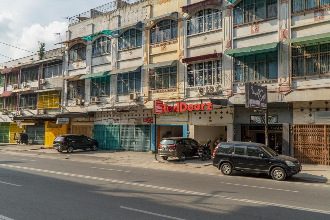 Hotel Reddoorz @ Jalan Wahidin Medan Exterior foto